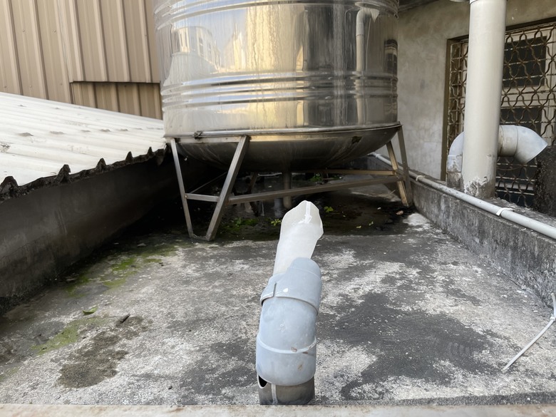 屋後頂樓想增設鐵皮覆蓋及集水槽問題