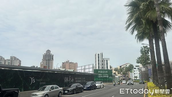 外牆斑駁連排透天厝變大樓,驚見房價不到3年漲2倍