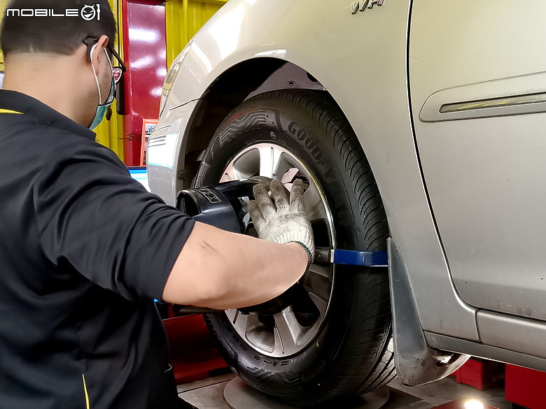 [體驗]操控順暢，雨天防滑，安心五固，固特異GOODYEAR ASSURANCE MAXGUARD輪胎