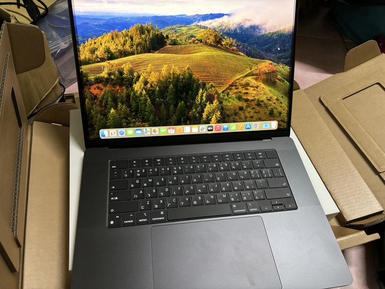 Macbook pro 16吋 M3 Pro太空黑 開箱啦 歡迎一起蓋大樓