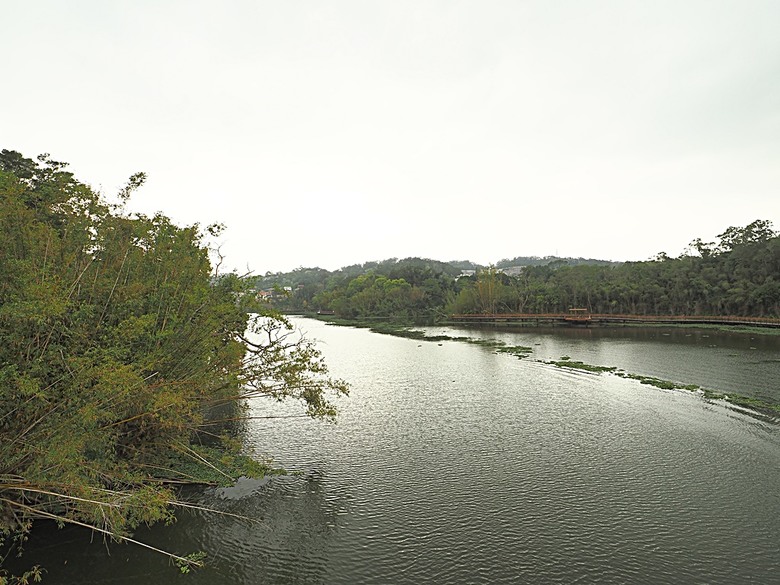 峨眉湖步道、細茅埔吊橋、富興老街、大自然文化世界、世界幸福咖啡總店-快樂咖啡坊，外掛關西一銀麵 — 浪漫臺三線之新竹峨眉湖半日行旅