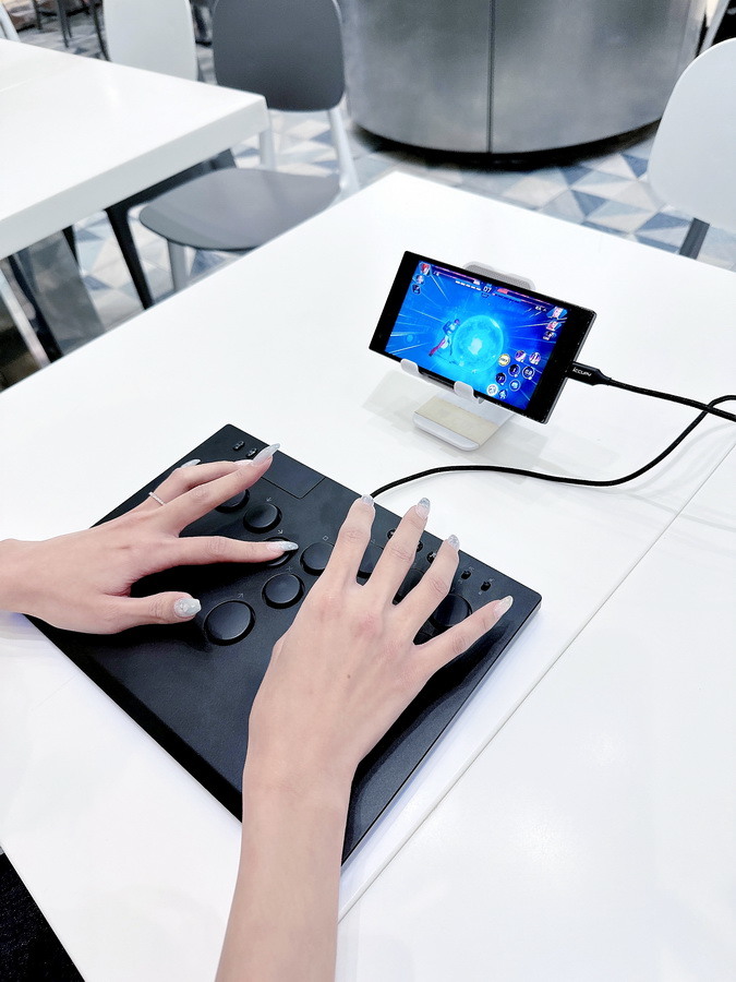 Razer Kitsune - 超纖薄、超精準、快速出招,讓您成為格鬥高手