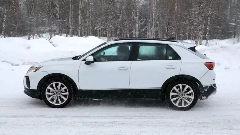 2025 Volkswagen T-Roc雪地測試中 依然使用傳統燃油動力!
