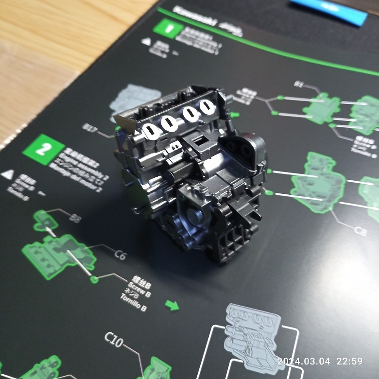 模型新手也能輕鬆組👌，MENG 1/9 KAWASAKI H2 悅色版 重機模型