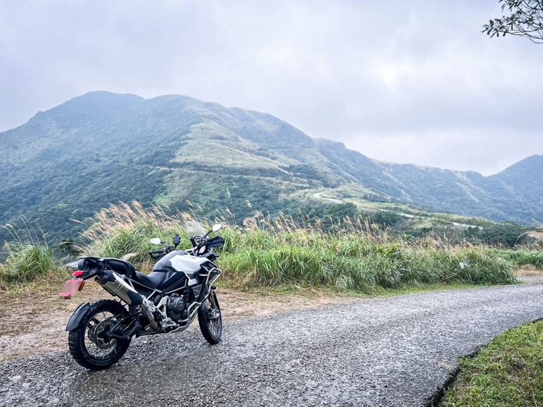 Triumph Tiger 1200 Rally Explorer寒流直上草山雷達站