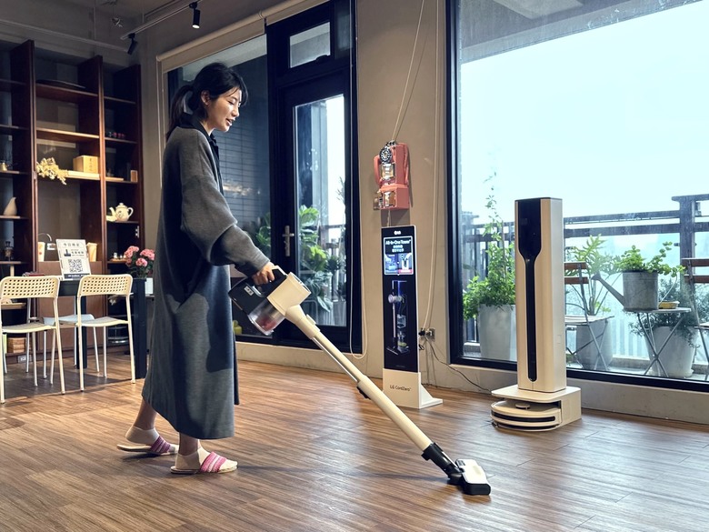 現場體驗 LG CordZero™清空塔的魅力丨時尚美學 meets 雙重潔淨力丨吸塵器+掃地機器人不再各自為政!