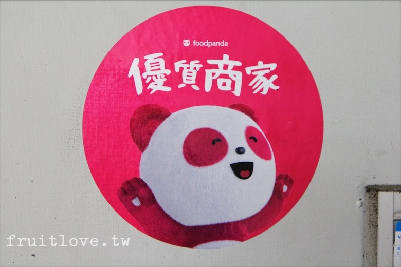 點我看大圖 以純炭火現烤吐司為主打的早午餐,口味多樣選擇豐富,甜果醬系列