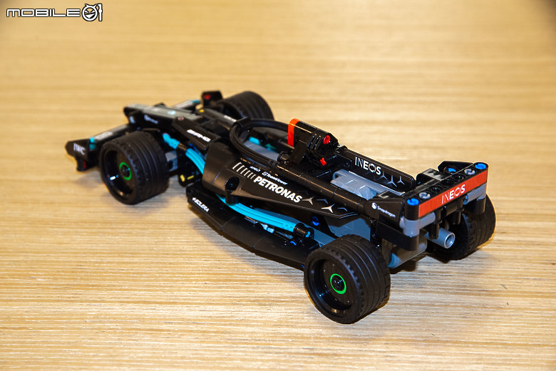 【開箱】LEGO 樂高三款 F1 賽車作品實拍：10330 McLaren MP4/4、42165/42171賓士W14 E Performance！