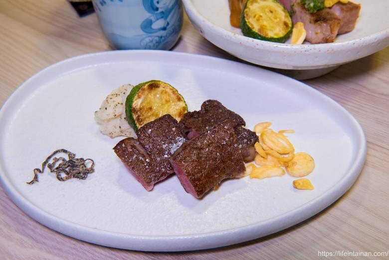 【臺南美食】台南預約制無菜單料理，坐在板前看料理長現場製作割烹料理，提供板前座位及包廂空間~鮨本味 - 南人幫