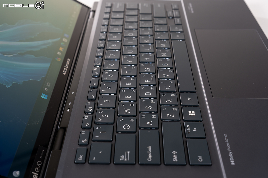 ASUS Zenbook DUO (2024) UX8406 測試報告｜保有最佳行動效能與續航的雙螢幕筆電