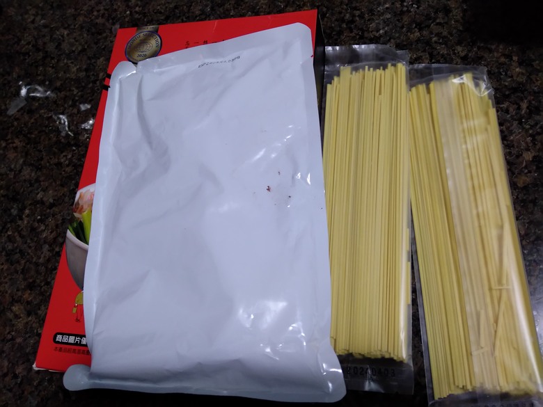 點我看大圖 清水排骨酥麵 調理包 250元, 太貴了。我認為只值100元