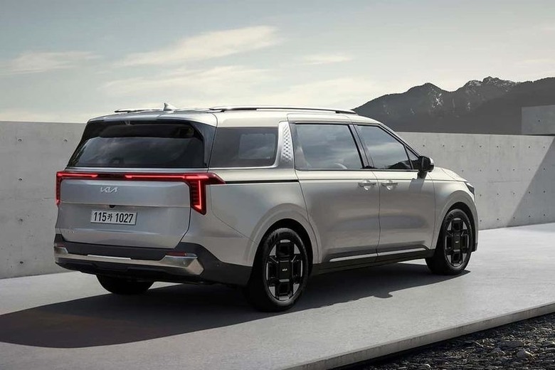 Kia 七人座 MPV 現身車安網合格認證！新款 Carnival 外觀內裝豪華升級