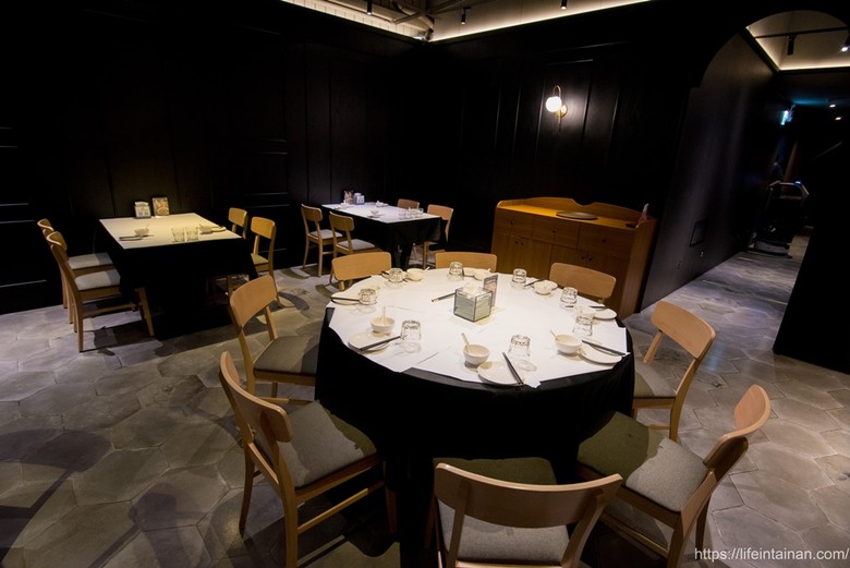 滿玥軒金湯酸菜黑魚~【臺南美食】在安平的中式料理餐廳“金湯酸菜黑魚”,客家酸菜與主廚金湯熬煮,再搭配烤鴨和經典菜色魚躍龍門4人套餐 - 南人幫