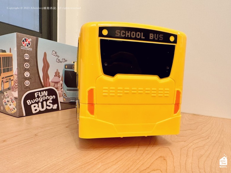 從AMAZON買玩具給小糰｜校車及飛機造型方向盤幼教玩具開箱