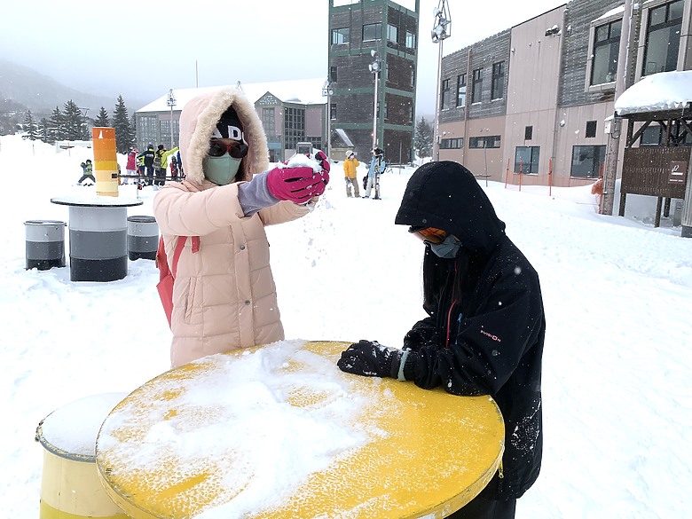 點我看大圖 <日本>2023全家人解封日本行~星野磐梯山滑雪 夜晚比白天更美