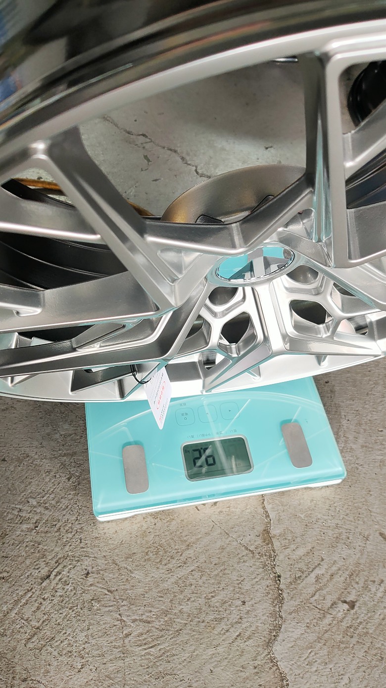 [改裝] RAV4升級19吋輪圈 今天當帥哥 變街上最亮的仔