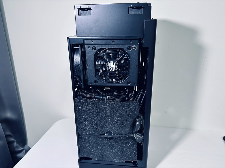 「立式高塔 itx 主機，賽博煙囪！」Cooler Master Ncore 100 Max 開箱分享～