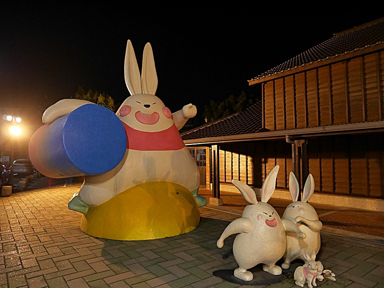 新營鐵道文化園區、弎弌和茗園、阿桐鹽水意麵、鹽水庇護宮、八角樓、銀峰冰果室、修德拜亭廣場、王爺廟巷、永成戲院 — 2024清明連假之新營賞火車、日式老宅內品茗,月津港夜間散策