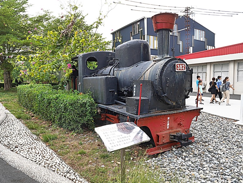 新營鐵道文化園區、弎弌和茗園、阿桐鹽水意麵、鹽水庇護宮、八角樓、銀峰冰果室、修德拜亭廣場、王爺廟巷、永成戲院 — 2024清明連假之新營賞火車、日式老宅內品茗,月津港夜間散策
