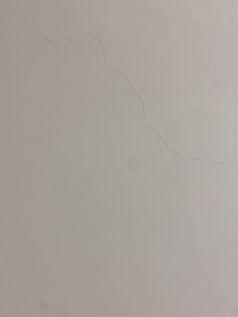 地震後，33年的房子出現裂紋，這樣是否有危險？