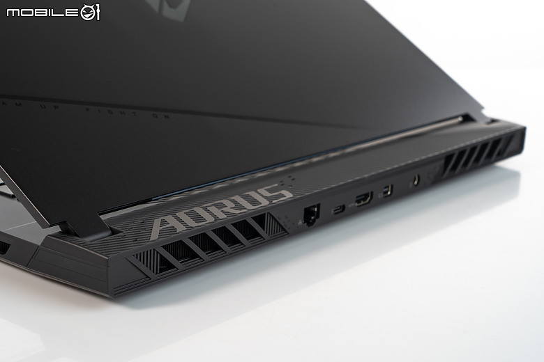 GIGABYTE AORUS 15 (2024) 測試報告｜兼具 AI 與電競效能的親民之選！
