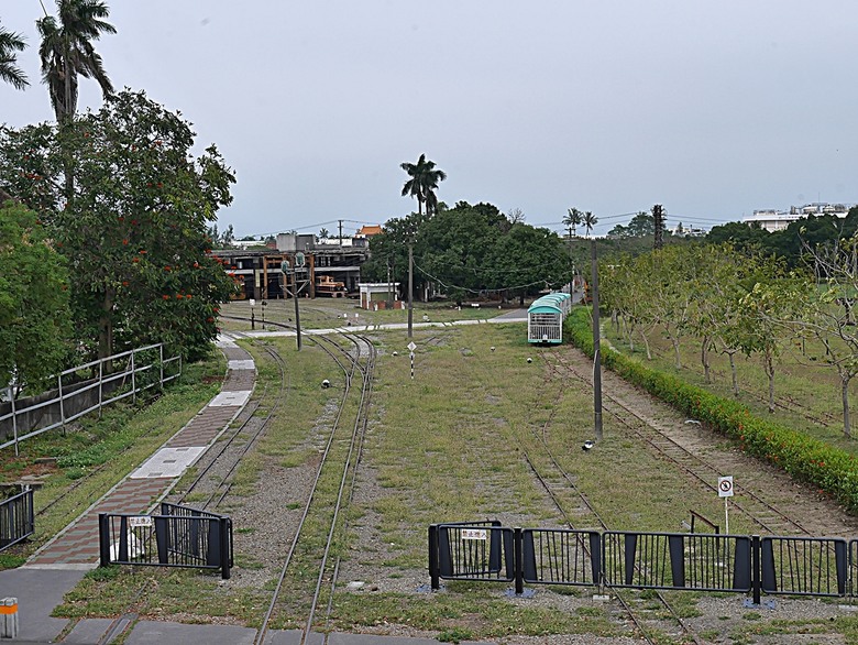 新營鐵道文化園區、弎弌和茗園、阿桐鹽水意麵、鹽水庇護宮、八角樓、銀峰冰果室、修德拜亭廣場、王爺廟巷、永成戲院 — 2024清明連假之新營賞火車、日式老宅內品茗,月津港夜間散策