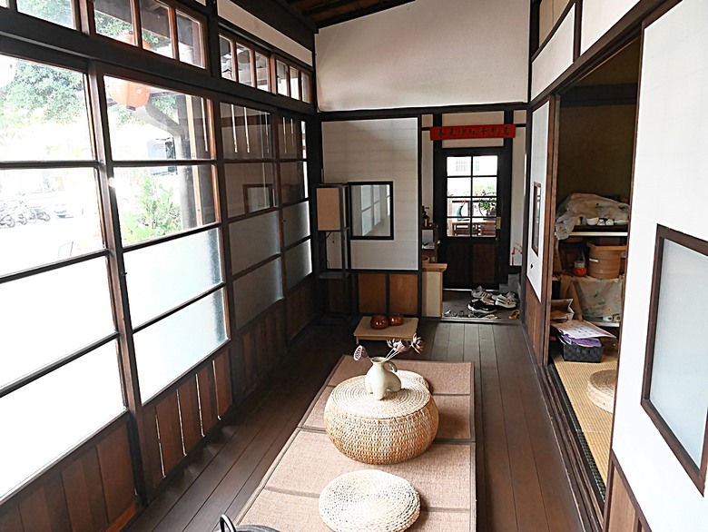 新營鐵道文化園區、弎弌和茗園、阿桐鹽水意麵、鹽水庇護宮、八角樓、銀峰冰果室、修德拜亭廣場、王爺廟巷、永成戲院 — 2024清明連假之新營賞火車、日式老宅內品茗,月津港夜間散策