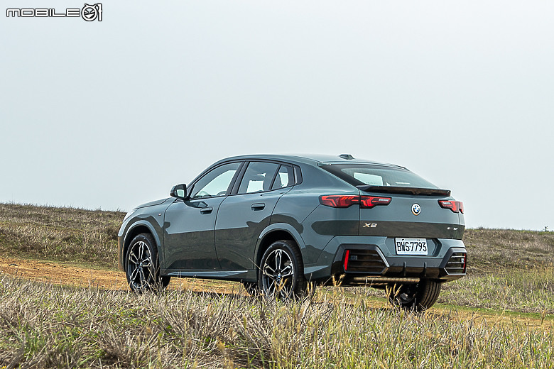 BMW 大改款 X2 20i / M35i 澎湖試駕|維持經典的大膽創新,走出自己的潮路線!