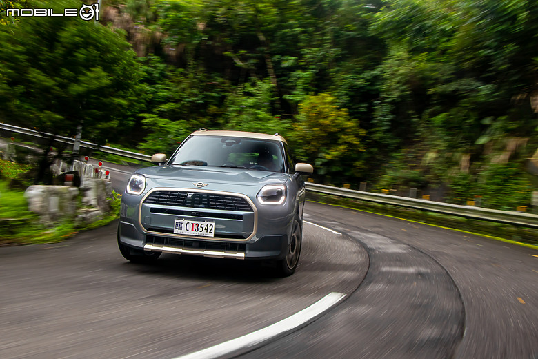 MINI Countryman C 試駕｜不再迷你，卻能討更多人歡心！