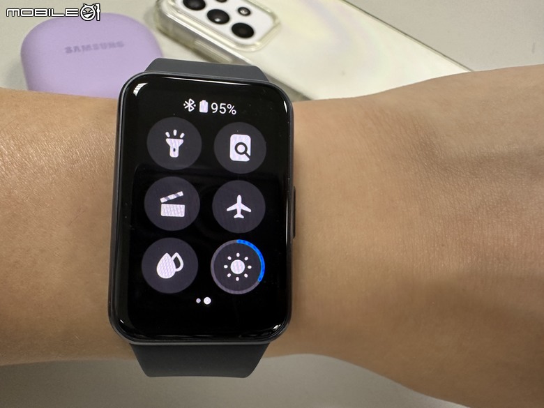 Samsung Galaxy Fit3 工作生活好夥伴，健康運動又兼顧時尚的智慧手環