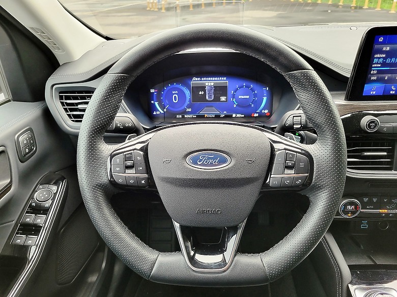 <<親子童趣>> FORD KUGA Vignale 試駕體驗心得 <<駕馭樂趣>>