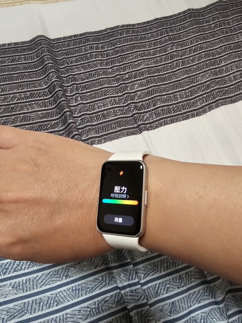 Galaxy Fit3 輕便穿戴無感的穿戴裝置,貼近你的日常生活使用