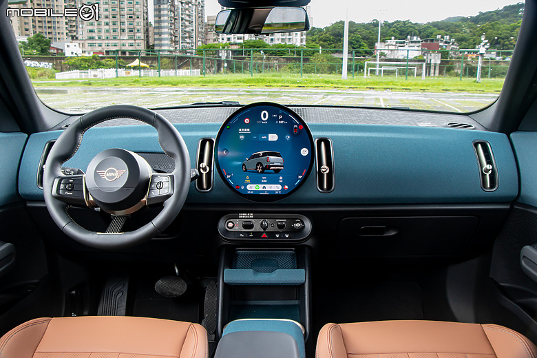 MINI Countryman C 試駕｜不再迷你，卻能討更多人歡心！