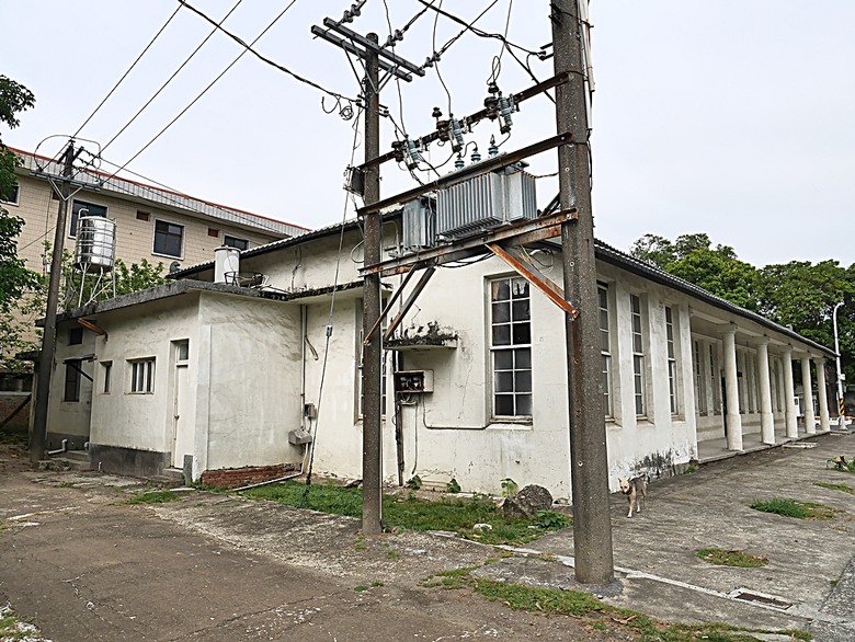 新營鐵道文化園區、弎弌和茗園、阿桐鹽水意麵、鹽水庇護宮、八角樓、銀峰冰果室、修德拜亭廣場、王爺廟巷、永成戲院 — 2024清明連假之新營賞火車、日式老宅內品茗,月津港夜間散策