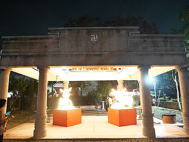 新營鐵道文化園區、弎弌和茗園、阿桐鹽水意麵、鹽水庇護宮、八角樓、銀峰冰果室、修德拜亭廣場、王爺廟巷、永成戲院 — 2024清明連假之新營賞火車、日式老宅內品茗，月津港夜間散策