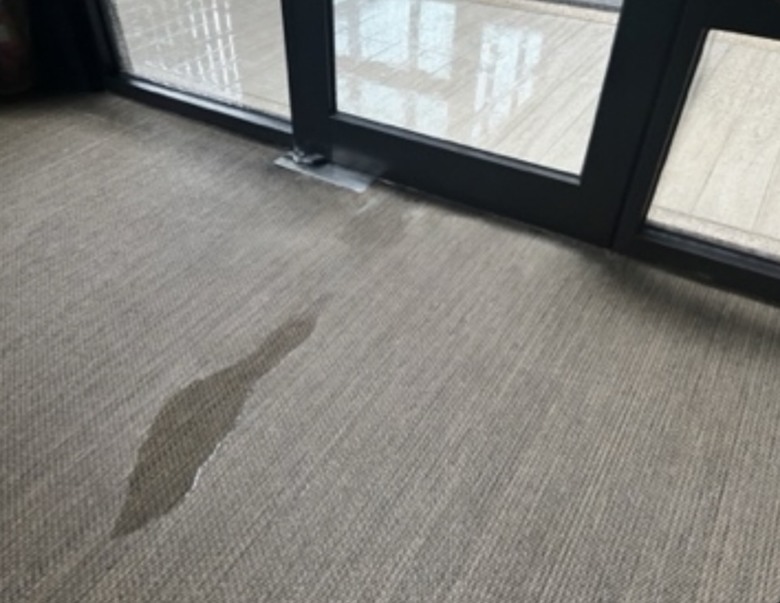 良茂恆美館健身房門框漏水