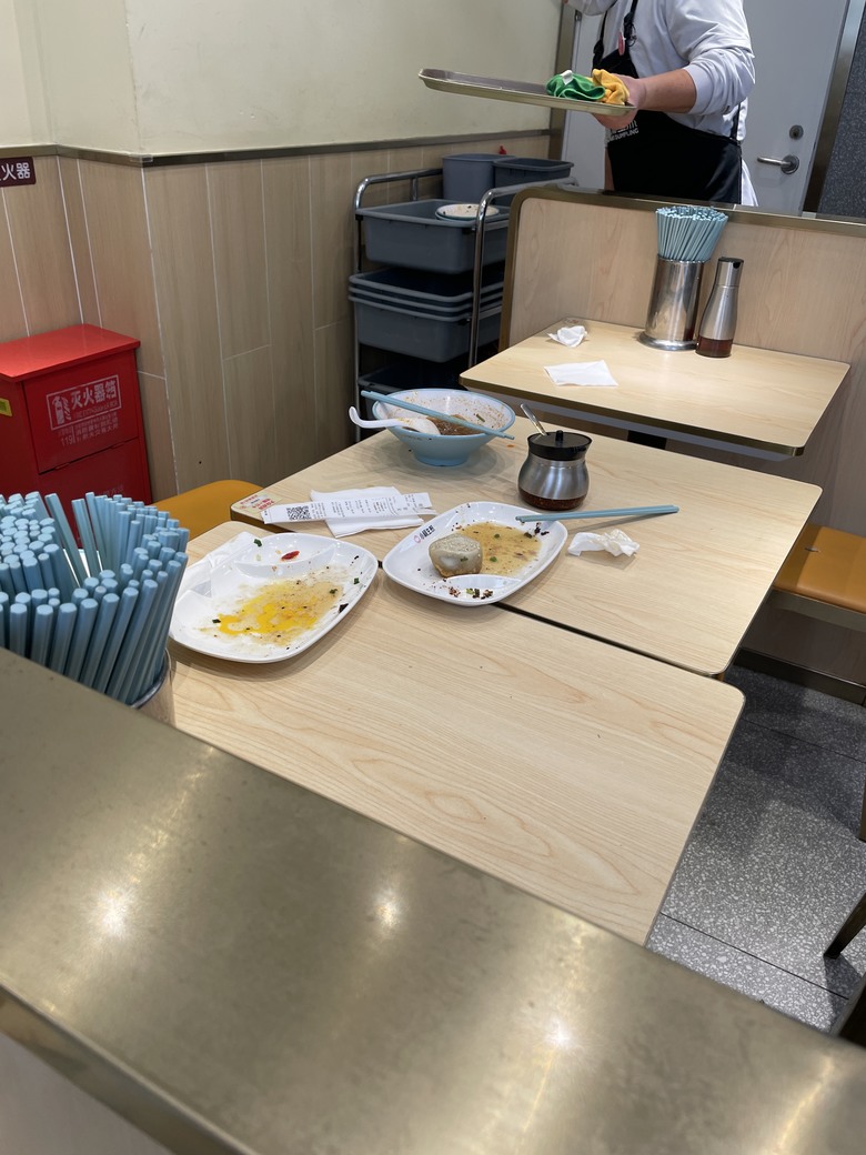 走訪 上海旅遊 感想 真的是外表漂亮 實際上沒內涵 食物只是不難吃