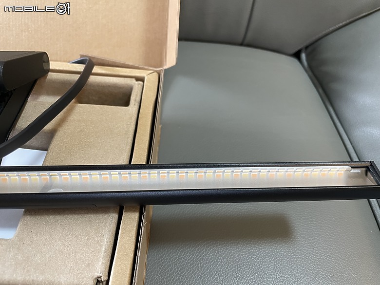 點我看大圖 BenQ ScreenBar Pro 螢幕掛燈 開箱分享