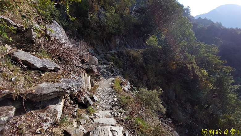 挑戰陡陡刺激石瀑 攻頂 玉山前峰 必經之路