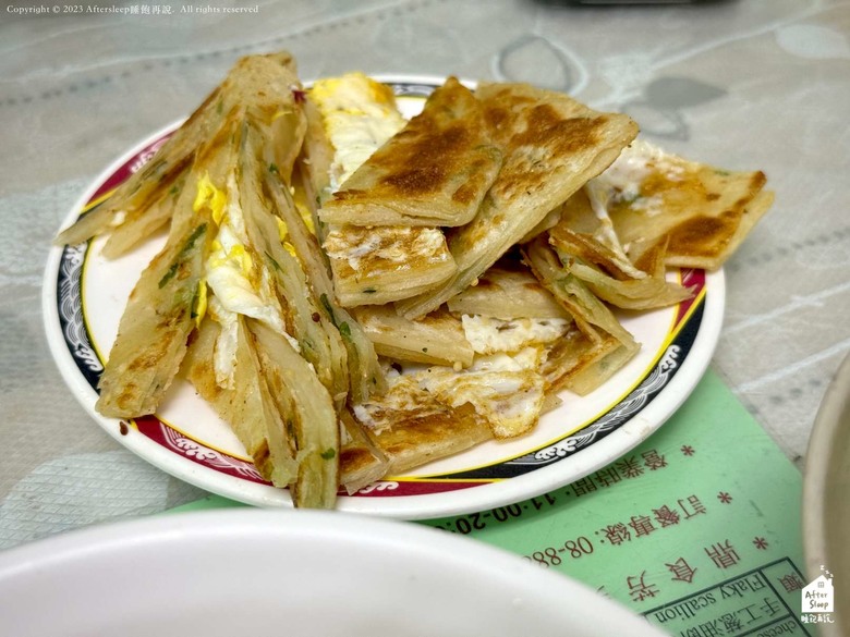 點我看大圖 屏東恆春|鼎食芳手工小籠湯包/蔥油餅_韓團 EXO 都造訪過的在地麵點老店