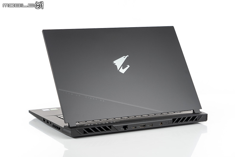 GIGABYTE AORUS 15 (2024) 測試報告｜兼具 AI 與電競效能的親民之選！