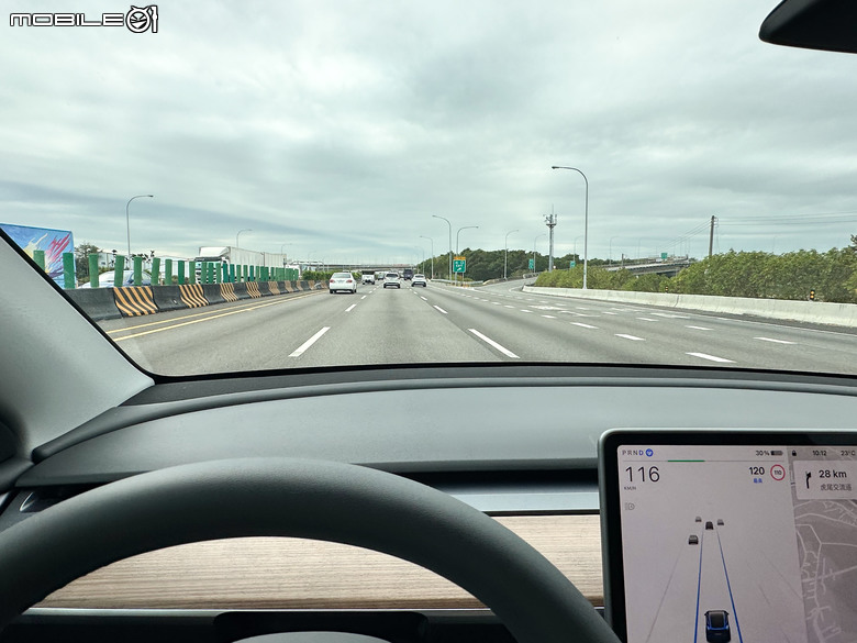 Tesla Model Y RWD 電耗實測|入門等級卻實力驚人,展現出色的電能效率!