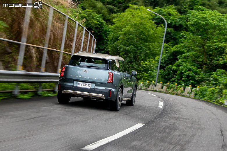 MINI Countryman C 試駕｜不再迷你，卻能討更多人歡心！
