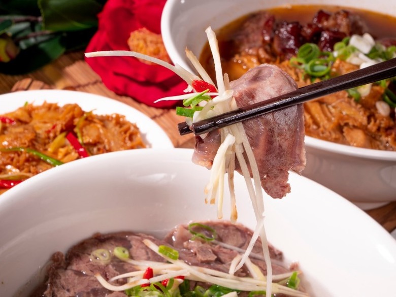 清水必吃人氣麵館！清燉牛肉麵、鮮蝦抄手頂級美味無法擋！