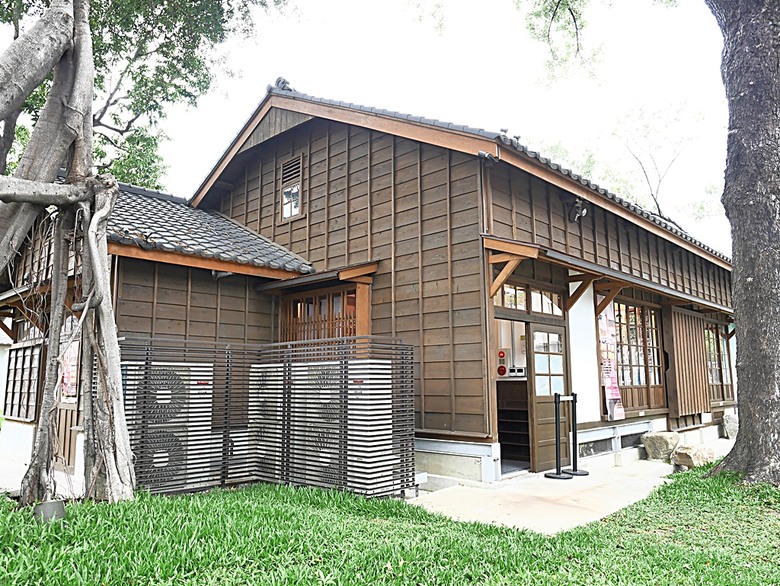 國家漫畫博物館籌備處【臺中刑務所演武場、典獄官舍、浴場、官舍群】 — 2024清明連假之臺中市區內一方綠意與懷舊日式宿舍散策