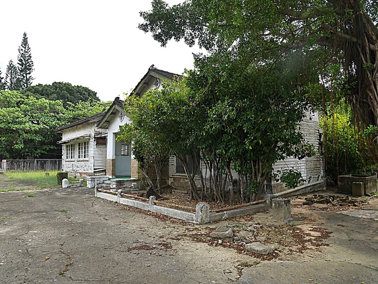 新營鐵道文化園區、弎弌和茗園、阿桐鹽水意麵、鹽水庇護宮、八角樓、銀峰冰果室、修德拜亭廣場、王爺廟巷、永成戲院 — 2024清明連假之新營賞火車、日式老宅內品茗,月津港夜間散策