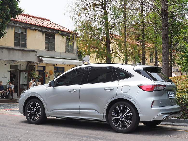 福特 KUGA 250 ST-Line 萬眾矚目帶來讓更加精彩的生活體驗～