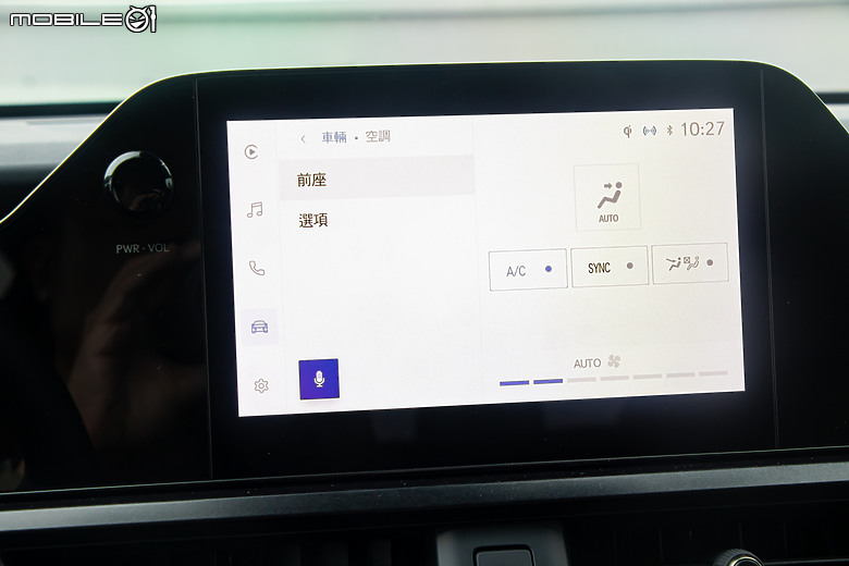 Lexus UX 300h 新年式試駕｜性能升級、配備增加，不畏小老弟的挑戰！
