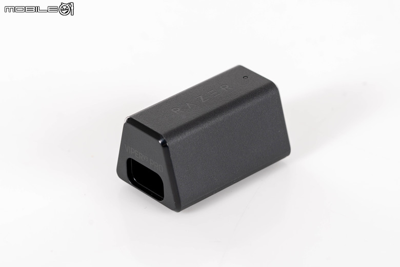Razer Viper V3 Pro 電競滑鼠開箱試用 以 54 克超輕身形搭配高速移動設計讓遊戲反應更快速