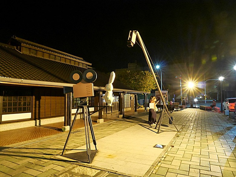 新營鐵道文化園區、弎弌和茗園、阿桐鹽水意麵、鹽水庇護宮、八角樓、銀峰冰果室、修德拜亭廣場、王爺廟巷、永成戲院 — 2024清明連假之新營賞火車、日式老宅內品茗，月津港夜間散策